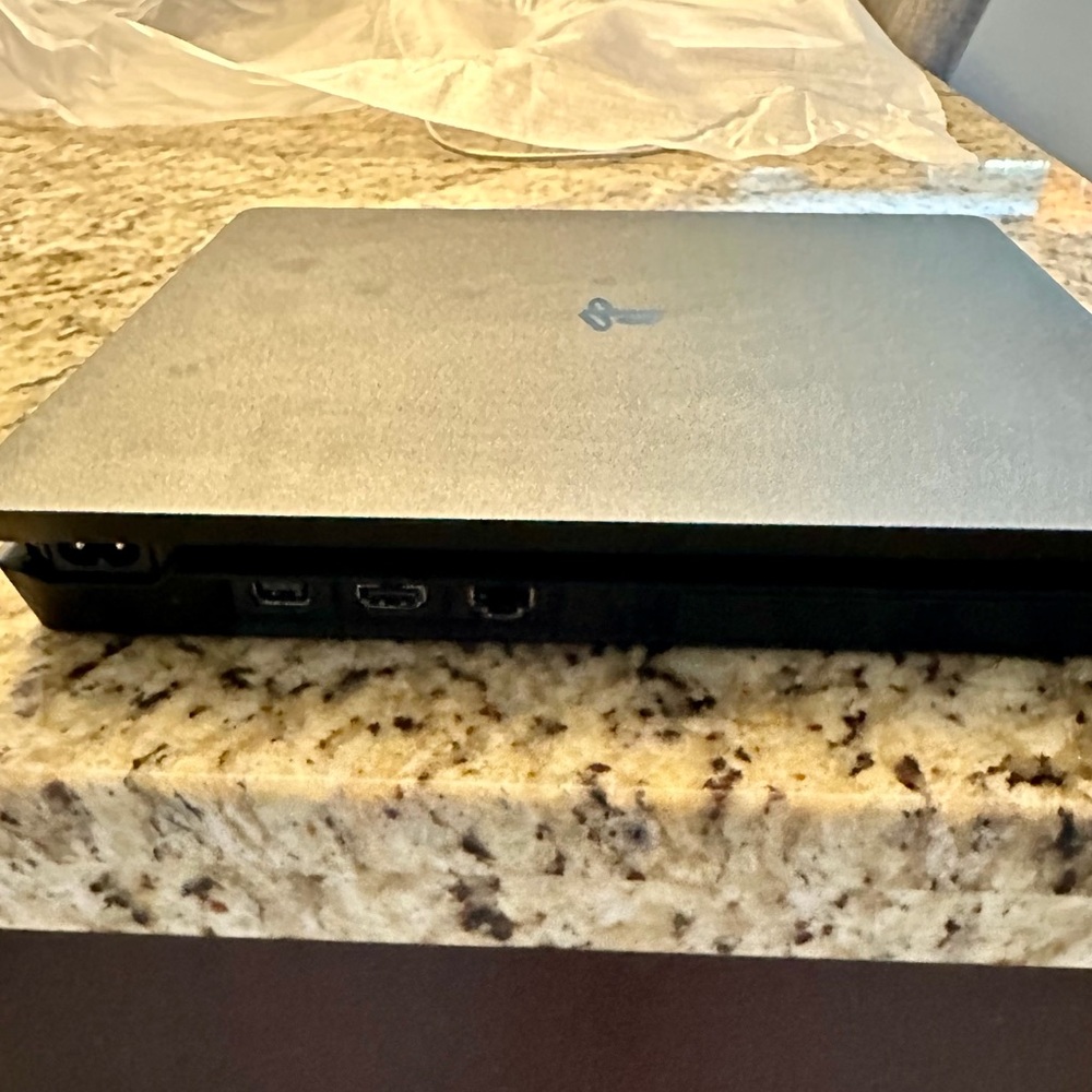 PlayStation PS4 Console with Gold and Black Controllers and 7 Physical Games - Picture 7 of 7